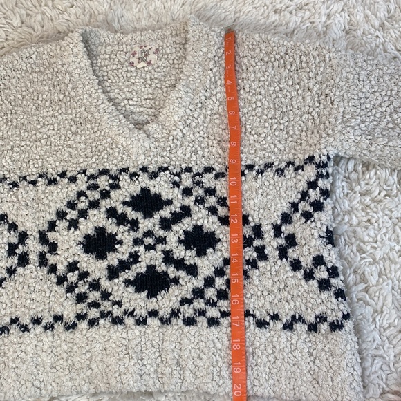 Hippie Rose Geometric Patterned Sweater, Cropped, White, Black Detail, Medium - Picture 7 of 9
